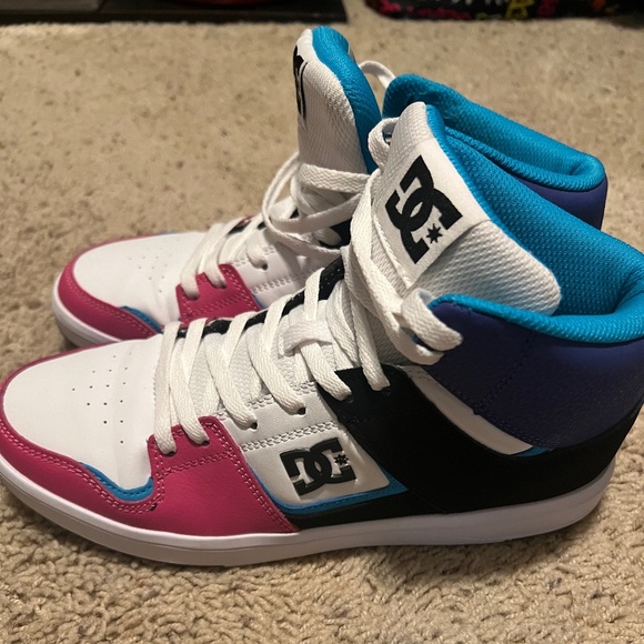 DC Hightops - Picture 1 of 6